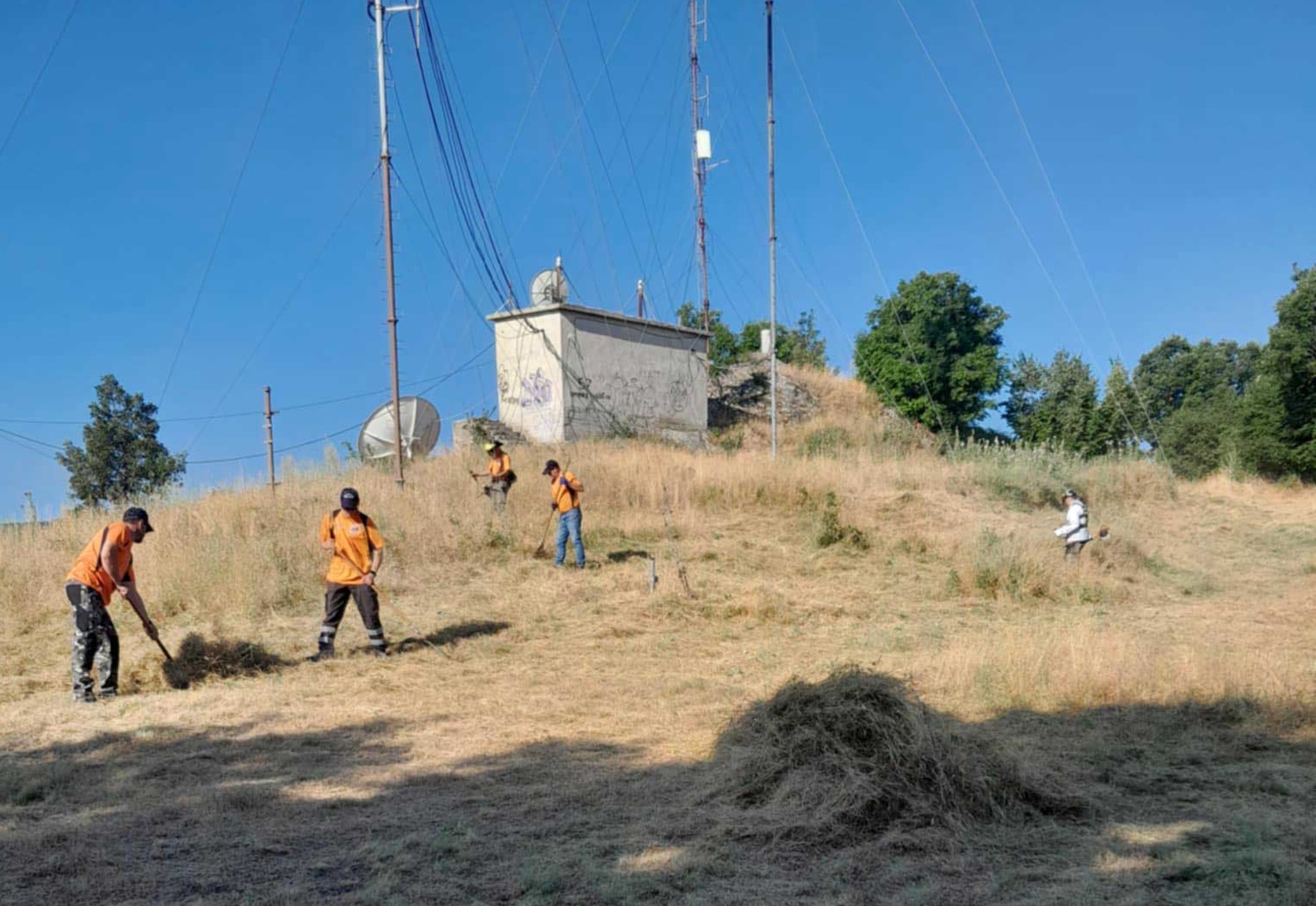 Φλώρινα: Καθαρισμός του λόφου του Αγίου Παντελεήμονα για την αποφυγή πυρκαγιάς