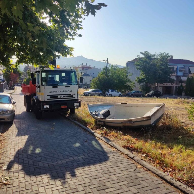 Θεσσαλονίκη: Επιχείρηση καθαρισμού και απομάκρυνσης εγκαταλελειμμένων σκαφών από τον Δήμο Καλαμαριάς