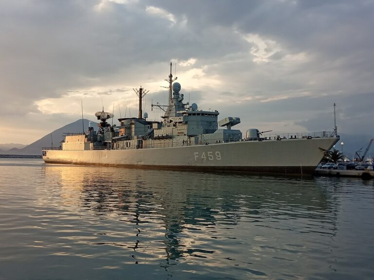 Πάτρα: Η φρεγάτα “Αδρίας” και το υποβρύχιο “Ωκεανός” περιμένουν τους επισκέπτες στο λιμάνι