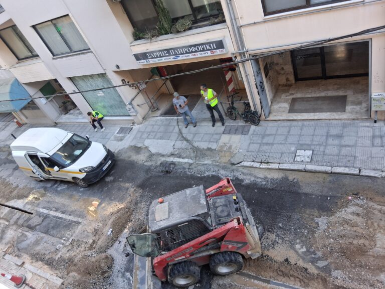 Νέα μεγάλη ζημιά στο δίκτυο ύδρευσης από το έργο των οπτικών ινών στην Σπυρίδη