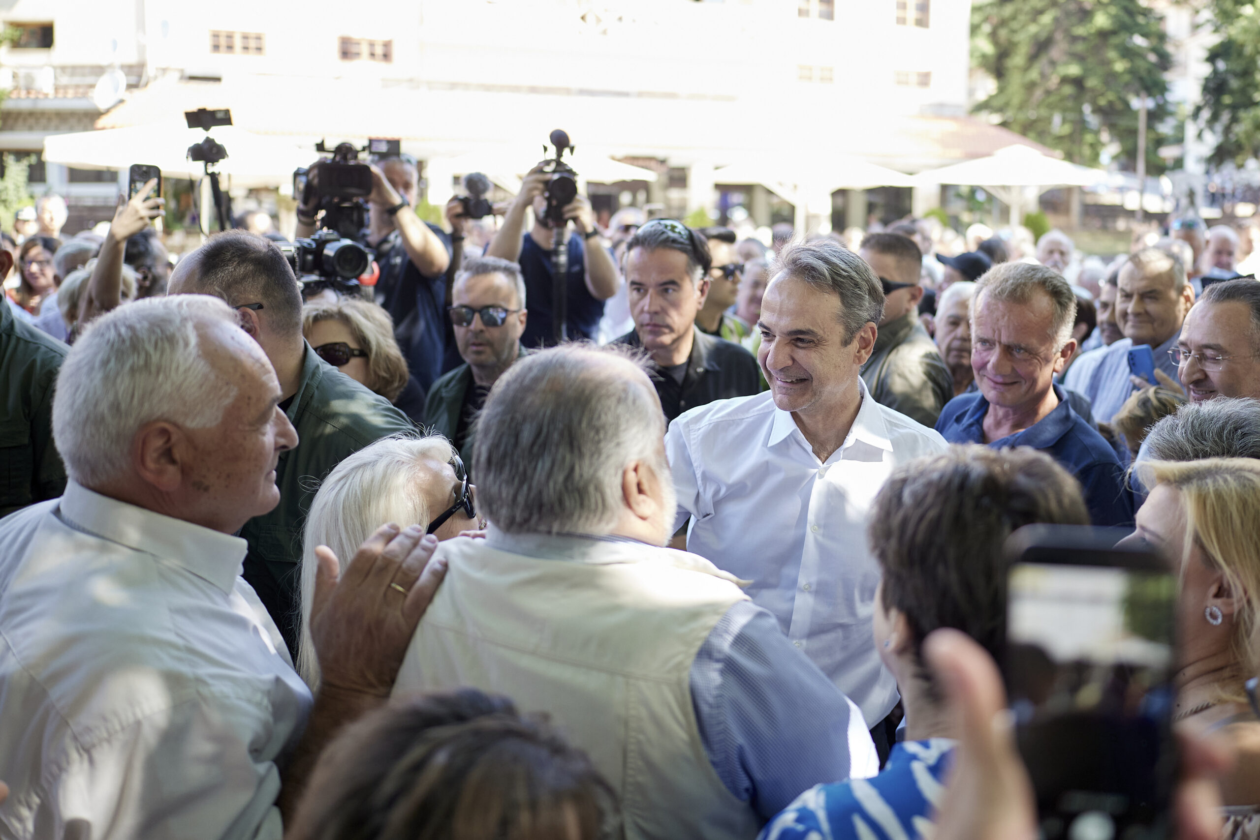 Στη Φουρνά Ευρυτανίας ο Κυρ. Μητσοτάκης –  Συζήτησε με πολίτες που έκαναν το βήμα προς την αποκέντρωση