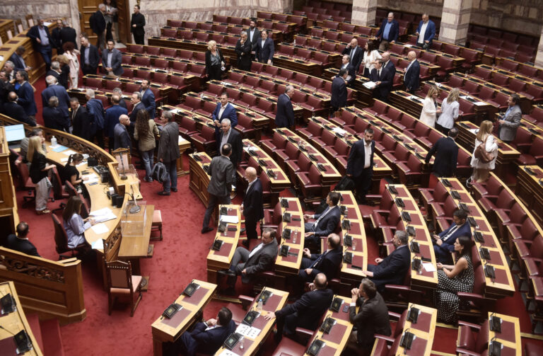 Μαραθώνια συνεδρίαση στη Βουλή: Απορρίφθηκε η προανακριτική για ΟΠΕΚΕΠΕ – Η στάση της κυβέρνησης και της αντιπολίτευσης