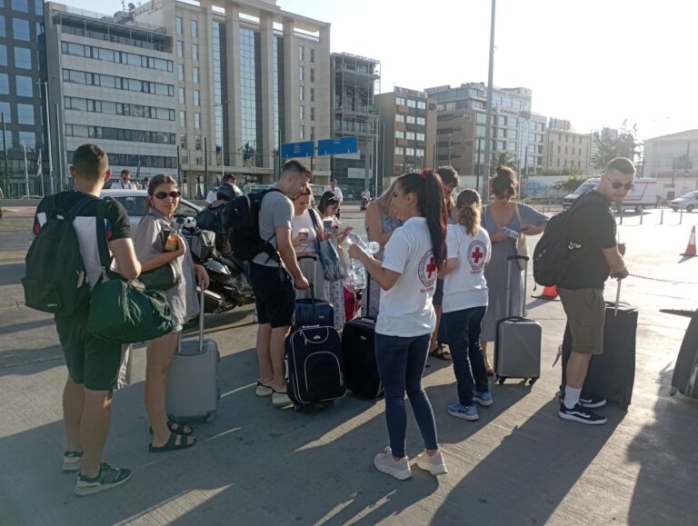 Ο Ελληνικός Ερυθρός Σταυρός διοργανώνει δράση ενημέρωσης των εκδρομέων για την ασφαλή κολύμβηση και την προστασία από τον καύσωνα