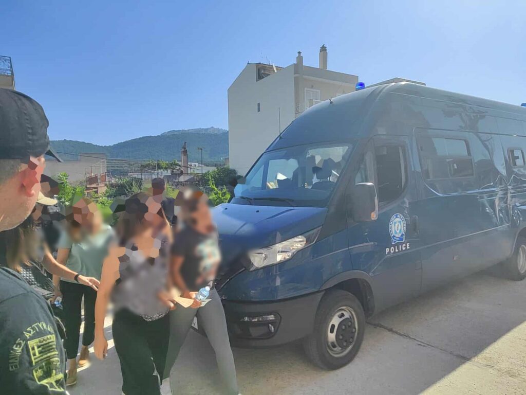 Ανακρίνονται τώρα οι 14 τελωνειακοί που συνελήφθησαν στον μεθοριακό σταθμό Μαυροματίου
