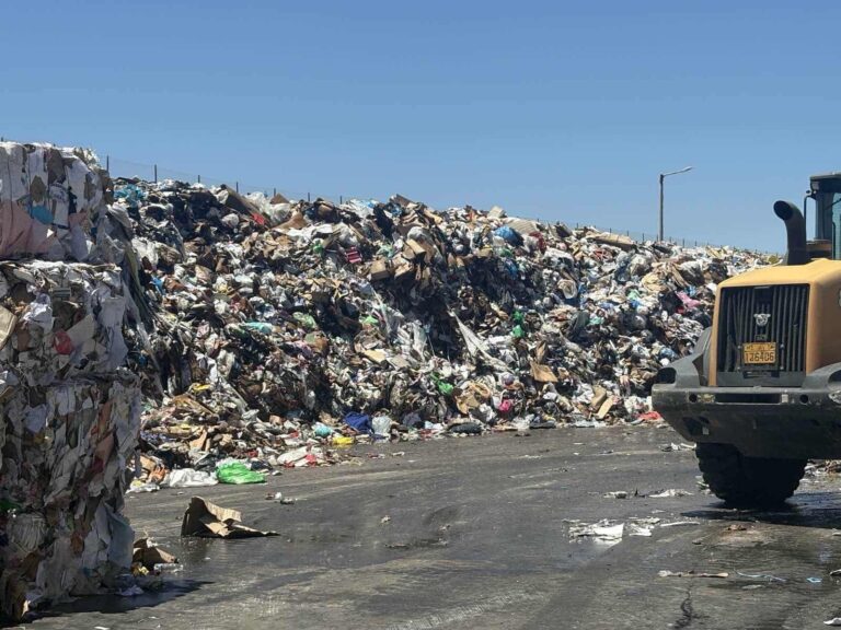 Φωτιά σε χώρο ανακυκλώσιμων υλικών της ΔΕΔΙΣΑ – Αντιμετωπίστηκε άμεσα