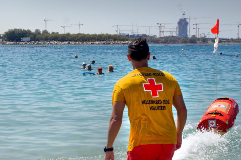 Προγράμματα εκπαίδευσης ναυαγοσωστών από τον Ελληνικό Ερυθρό Σταυρό με πιστοποίηση της ILSF
