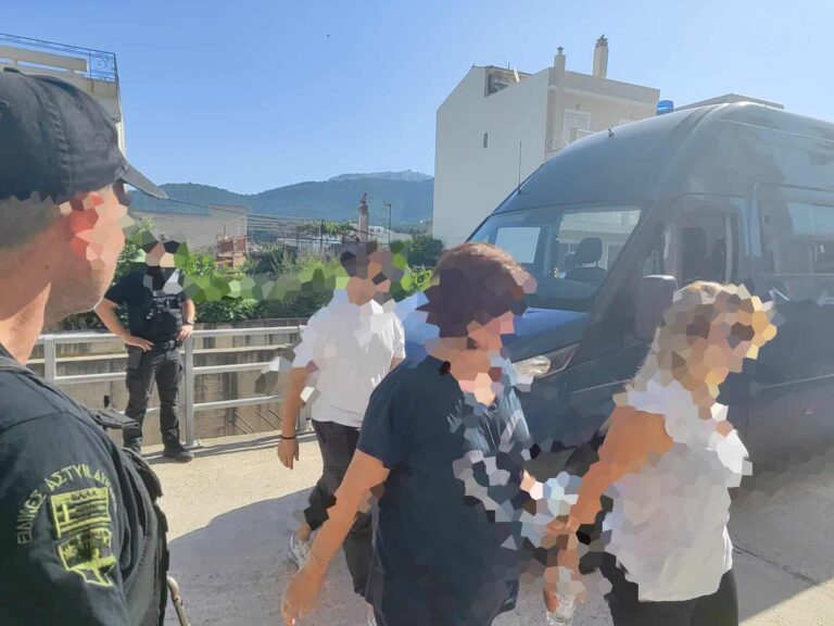 Ανακρίνονται τώρα οι 14 τελωνειακοί που συνελήφθησαν στον μεθοριακό σταθμό Μαυροματίου