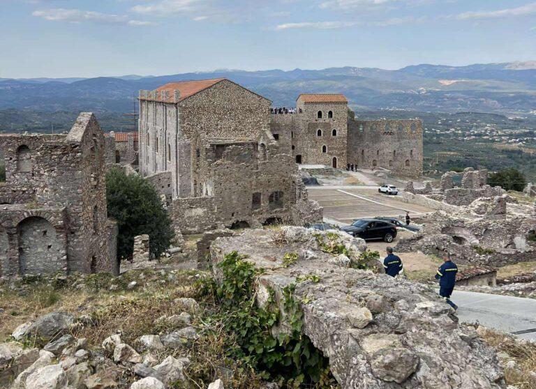 Άσκηση οργανωμένης απομάκρυνσης επισκεπτών στον Αρχαιολογικό Χώρο Μυστρά λόγω δασικής πυρκαγιάς