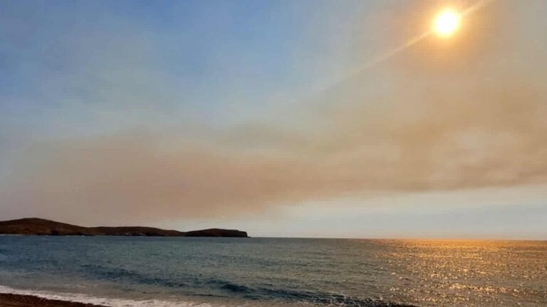 Τουρκία: Δασικές πυρκαγιές σε πολλές επαρχίες, εκκενώθηκαν συνοικίες – Μέχρι τη Λέσβο έφτασαν οι καπνοί από τον αέρα