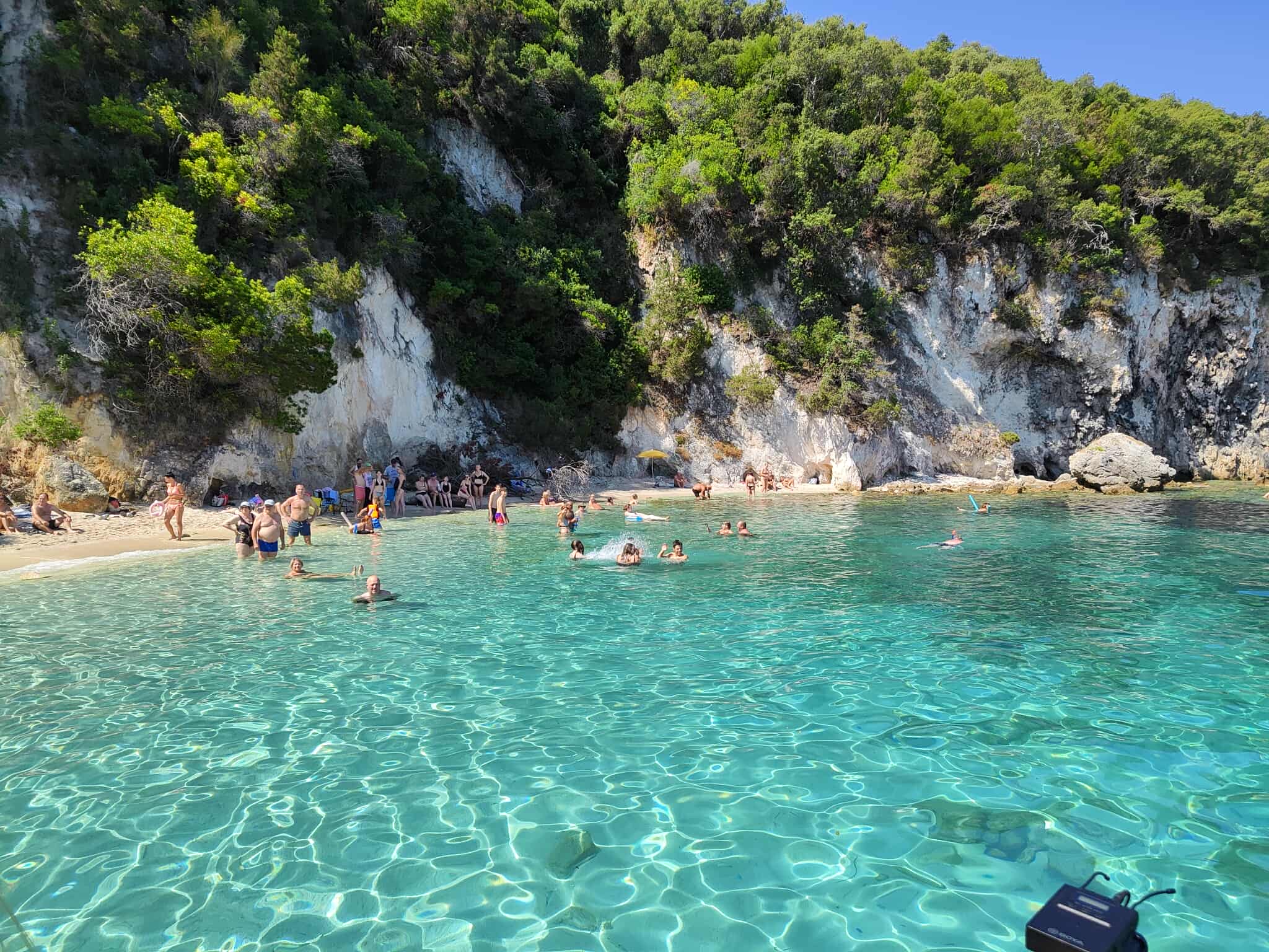 Όνειρο καλοκαιριού στα Σύβοτα – Τιρκουάζ νερά, πράσινο και απόλυτη γαλήνη