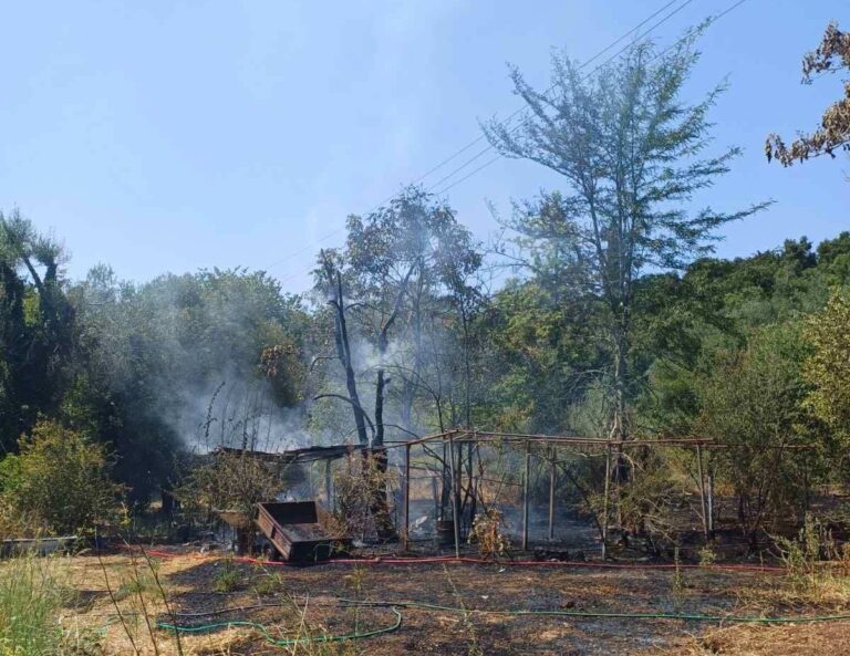 Έσβησε η φωτιά στα Γαζάτικα Κέρκυρας
