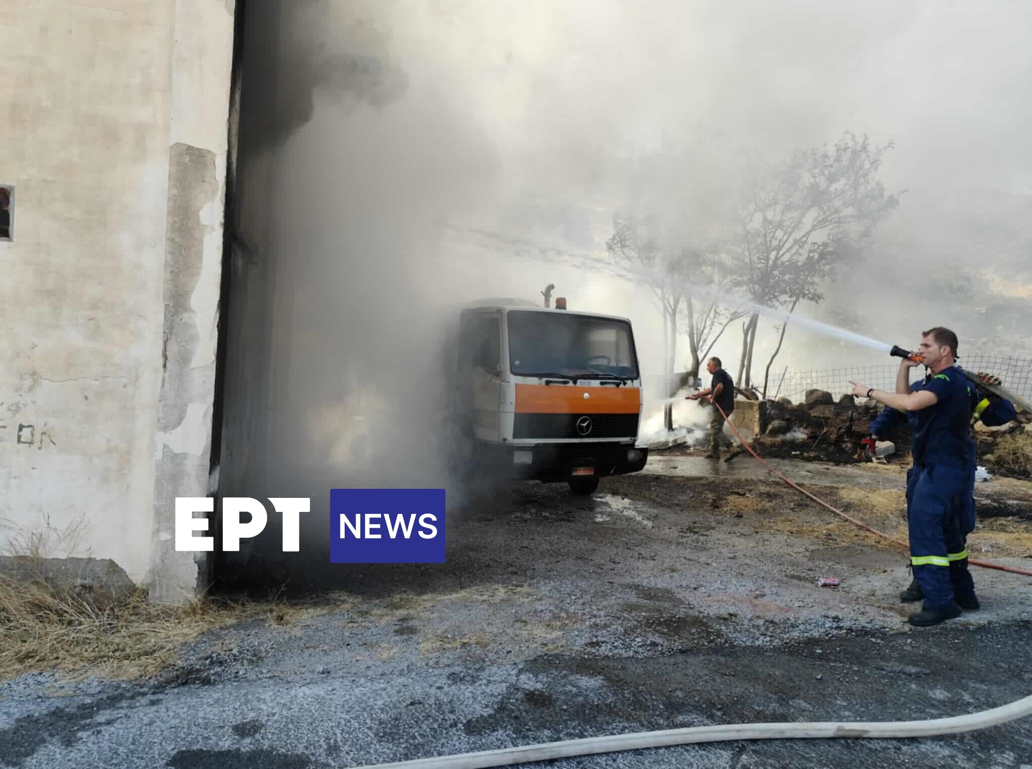 Σκαλοχώρι: Τέθηκε υπό έλεγχο η φωτιά αφού έκαψε μια αποθήκη και ένα απορριμματοφόρο όχημα
