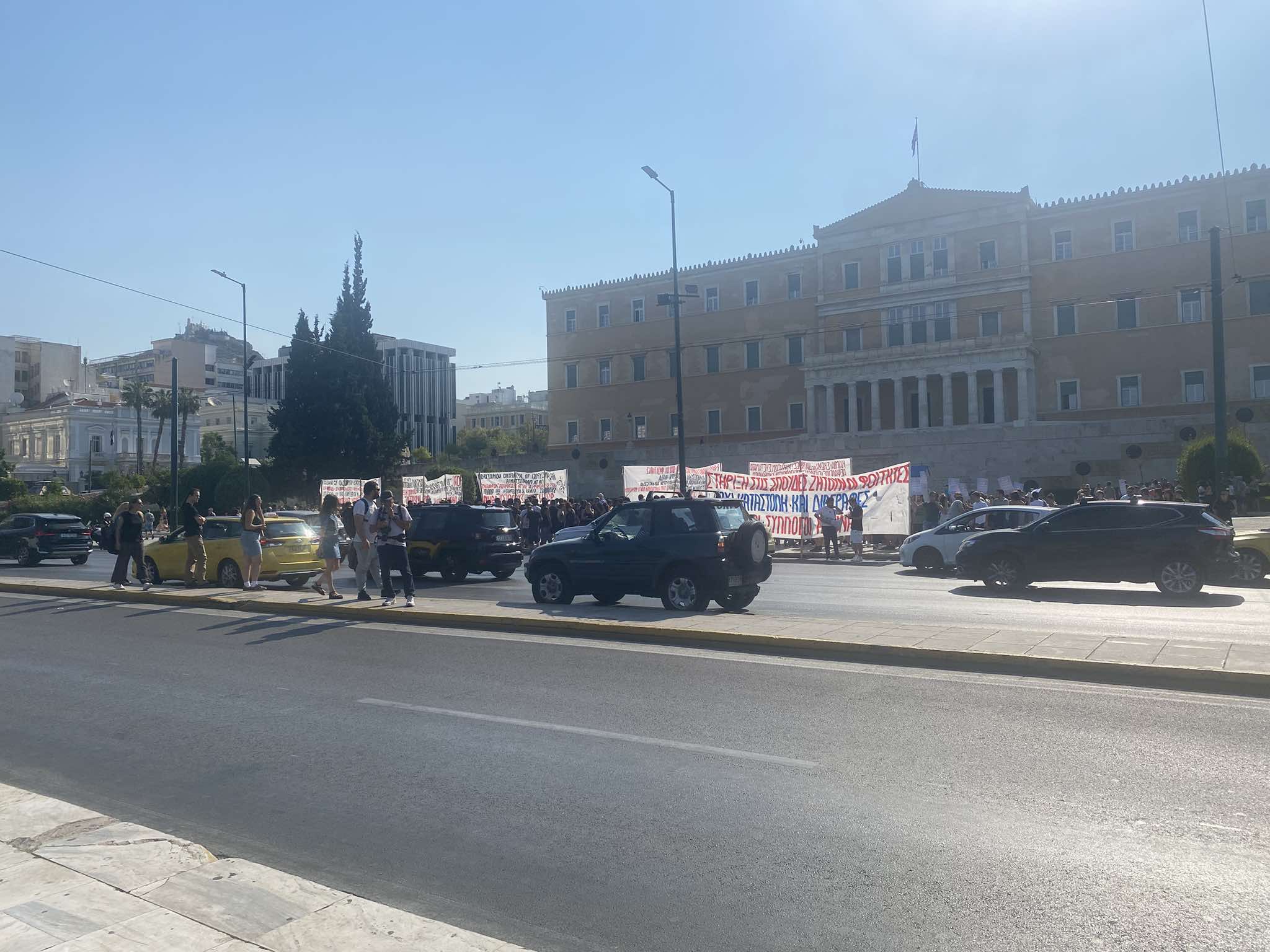 Συγκέντρωση διαμαρτυρίας φοιτητών στο Σύνταγμα – Αντιδρούν στο νομοσχέδιο του Υπουργείου Παιδείας