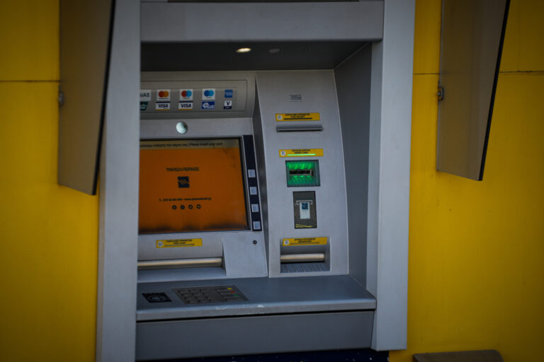 Αναλήψεις μετρητών με χρεώσεις έως 2,10€  πλέον από τα ΑΤΜ της Πειραιώς