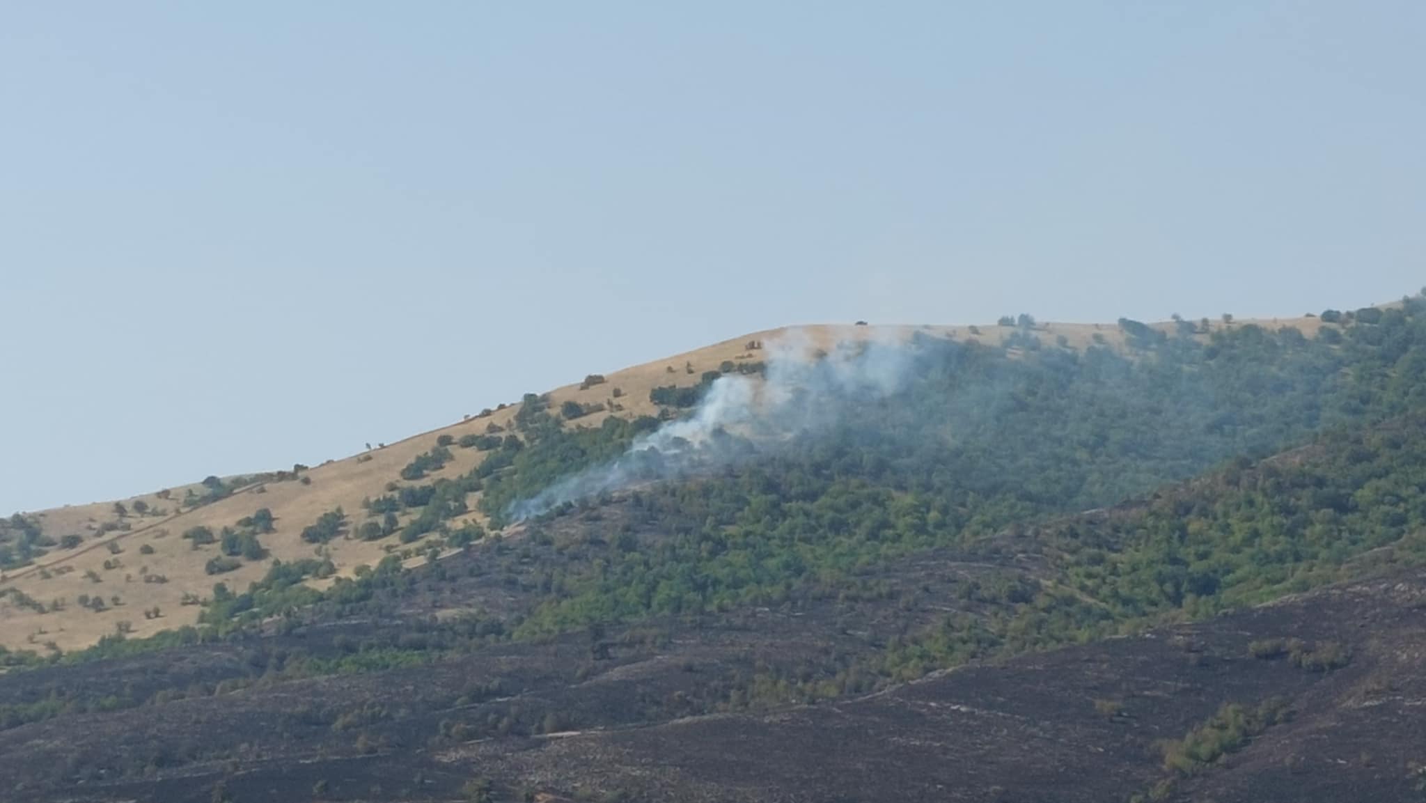 Μαίνεται η πυρκαγιά στη Μαυροπηγή Κοζάνης – Διαδοχικές αναζωπυρώσεις σε μέτωπο 15 χιλιομέτρων