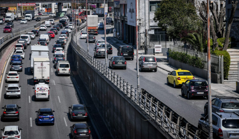 Καραμπόλα 5 οχημάτων στη νέα εθνική οδό Αθηνών-Κορίνθου, 4 τραυματίες