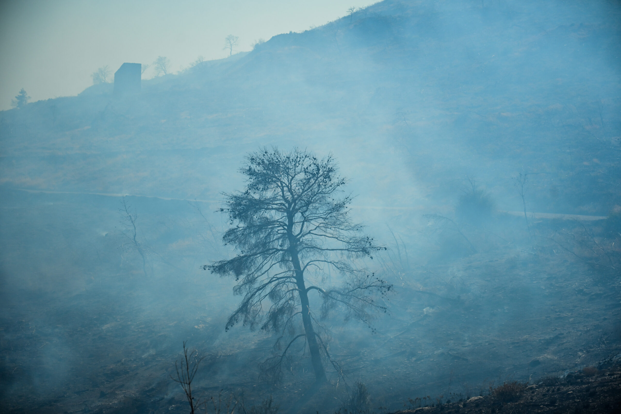 Υψηλές θερμοκρασίες, ατμοσφαιρική ξηρασία, αύξηση της ευφλεκτότητας και δυσμενείς πυρομετεωρολογικές συνθήκες έως και αύριο