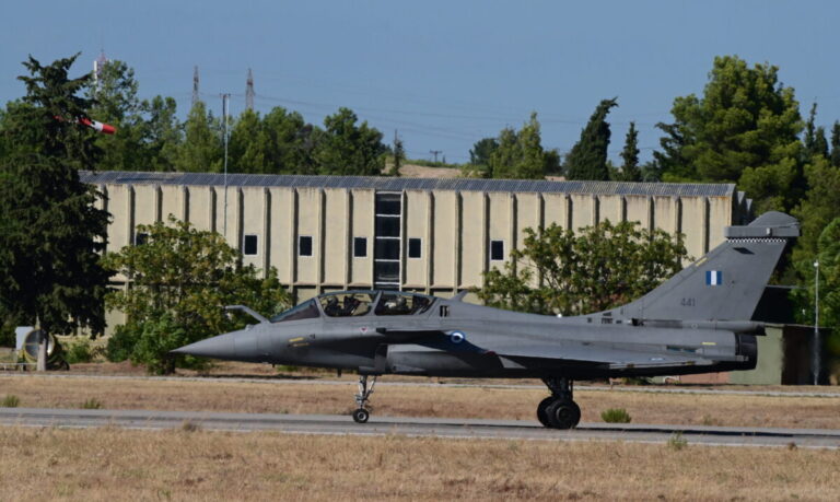 Σύλληψη 4 ατόμων ασιατικής καταγωγής στην Τανάγρα – Φωτογράφιζαν στρατιωτικές εγκαταστάσεις
