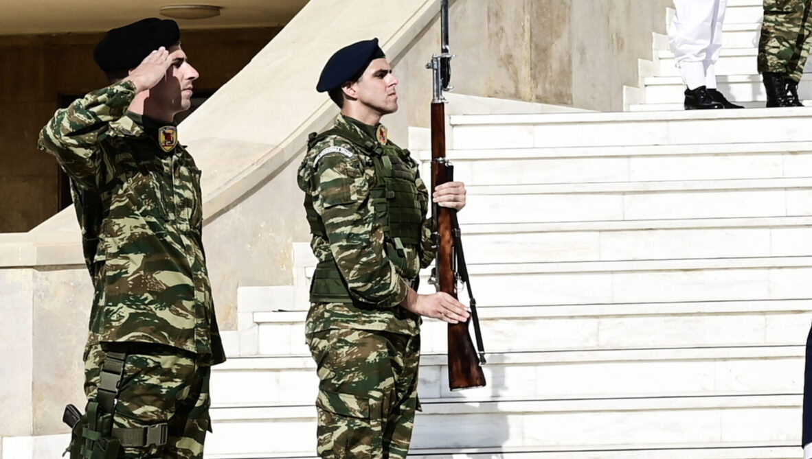 [372450] ΣΥΝΑΝΤΗΣΗ ΤΟΥ ΥΠΟΥΡΓΟΥ ΑΜΥΝΑΣ ΝΙΚΟΥ ΔΕΝΔΙΑ ΜΕ ΤΟΝ ΥΠΟΥΡΓΟ ΠΑΙΔΕΙΑΣ ΚΥΡΙΑΚΟ ΠΙΕΡΡΑΚΑΚΗ   (ΜΙΧΑΛΗΣ ΚΑΡΑΓΙΑΝΝΗΣ/EUROKINISSI)