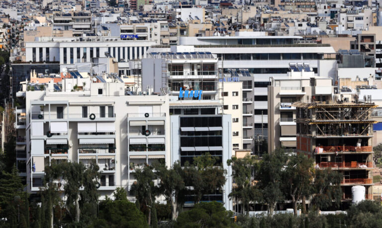 «Ασπίδα» από την κυβέρνηση για το φόρο άνθρακα σε ευάλωτα νοικοκυριά