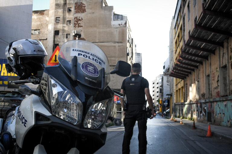 Πρόστιμα χιλιάδων ευρώ από την Τροχαία σε δύο μοτοσυκλετιστές για σωρεία παραβάσεων