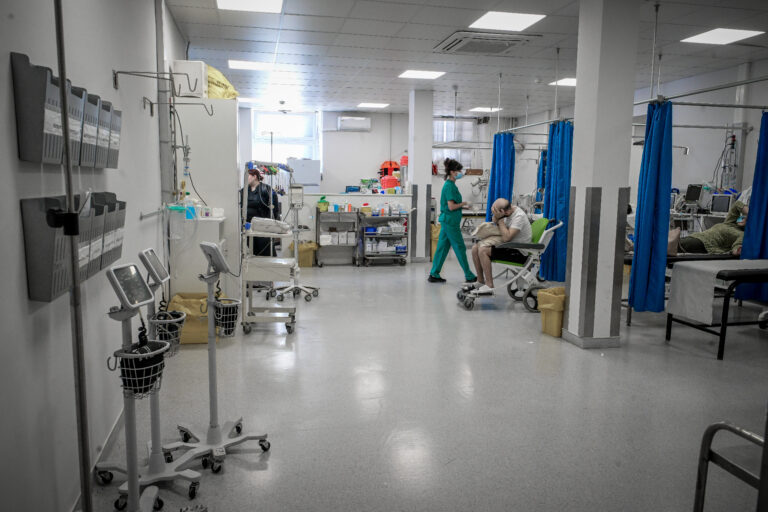 Οργισμένη αντίδραση Γεωργιάδη για καταγγελία για φακελάκι στο νοσοκομείο Άργους: «Να μη φοβάται κανείς να καταγγέλλει» λέει, ΕΔΕ για τον γιατρό