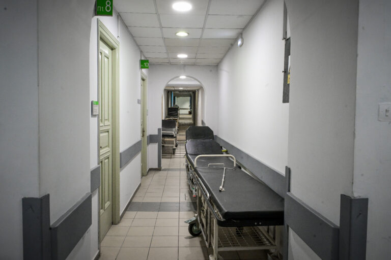 «Λουκέτο» στην Ιατροδικαστική Υπηρεσία Πατρών – Μπαράζ καταγγελιών για κακοποιήσεις και θανάτους βρεφών