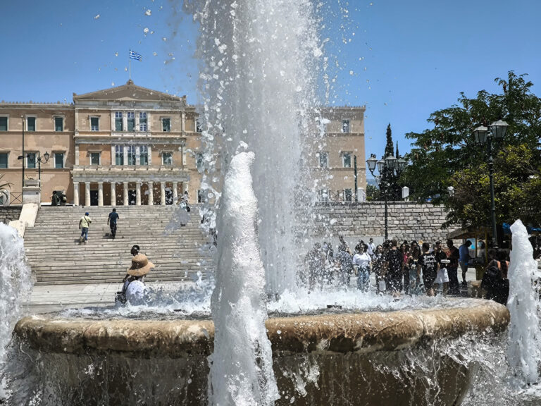 «Από τον γκρεμό στην ανάκαμψη»: Δημοσίευμα των Financial Times σκιαγραφεί τη ριζική μεταμόρφωση της ελληνικής οικονομίας την τελευταία δεκαετία
