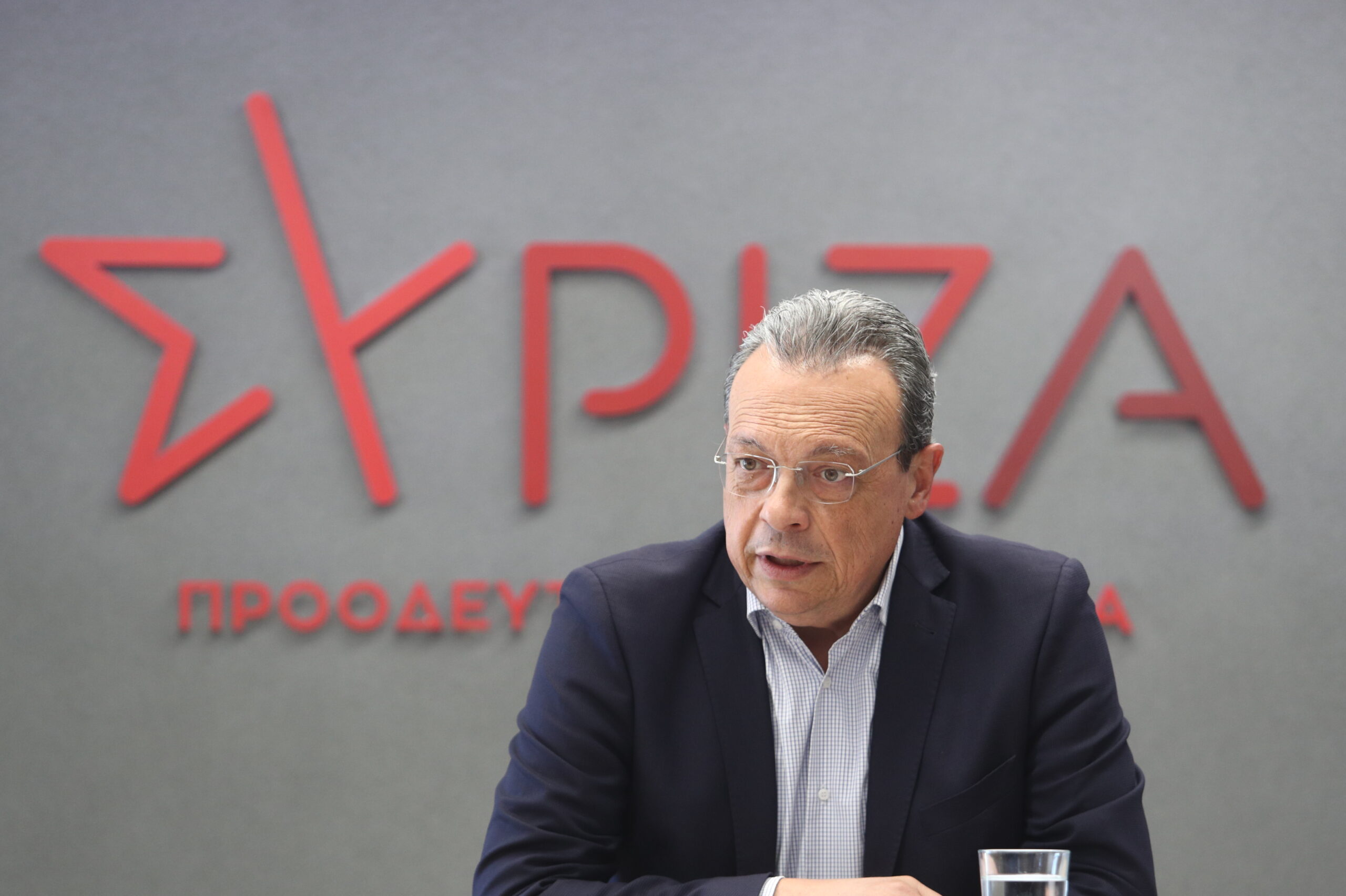 [378972] ΣΥΝΑΝΤΗΣΗ ΤΟΥ ΠΡΟΕΔΡΟΥ ΤΟΥ ΣΥΡΙΖΑ-ΠΣ ΣΩΚΡΑΤΗ ΦΑΜΕΛΛΟΥ ΜΕ ΕΦΟΡΙΑΚΟΥΣ ΥΠΑΛΛΗΛΟΥΣ   (ΣΩΤΗΡΗΣ ΔΗΜΗΤΡΟΠΟΥΛΟΣ/EUROKINISSI)