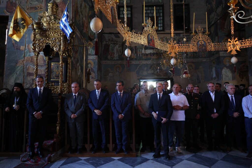 Ο Πρωθυπουργός στο Άγιο Όρος: Βούληση της κυβέρνησης να σταθεί «αρωγός στη διαχρονική πορεία της Αθωνικής Πολιτείας»