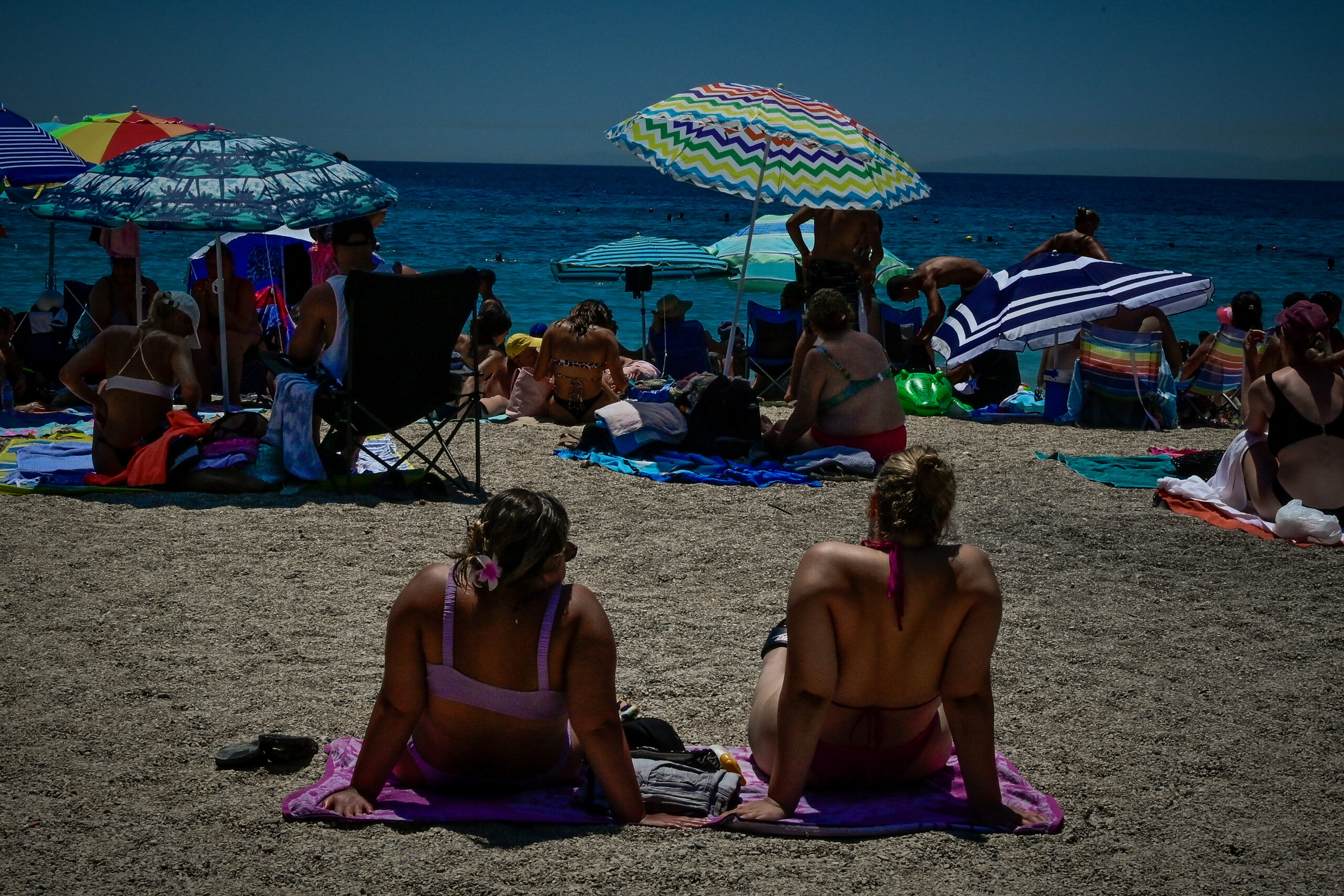 ΥΨΗΛΕΣ ΘΕΡΜΟΚΡΑΣΙΕΣ ΣΕ ΕΠΙΠΕΔΑ ΚΑΥΣΩΝΑ ΑΠΟ ΣΗΜΕΡΑ -ΑΠΟ ΝΩΡΙΣ ΤΟ ΠΡΩΙ ΓΕΜΑΤΕΣ ΟΙ ΠΑΡΑΛΙΕΣ ΤΗΣ ΑΤΤΙΚΗΣ (ΜΙΧΑΛΗΣ ΠΑΠΑΝΙΚΟΛΑΟΥ/EUROKINISSI)