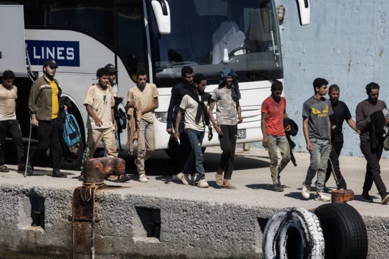 Μεταναστευτικό: Η Κρήτη ασφυκτιά με αδιάκοπες καραβιές από την Λιβύη – «Σε επαφή» με την Αθήνα η Κομισιόν
