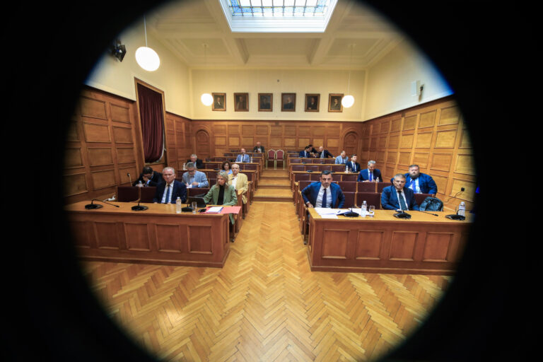 Προανακριτική για Τέμπη: Το ΚΚΕ αποχωρεί καταγγέλλοντας φαρσοκωμωδία