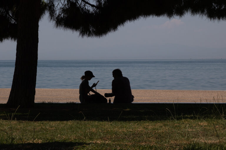 Κορυφώνεται ο καύσωνας: Σήμερα η πιο ζεστή μέρα του Ιουλίου, έως και 42 βαθμοί στα ηπειρωτικά – Προσοχή στις ευπαθείς ομάδες