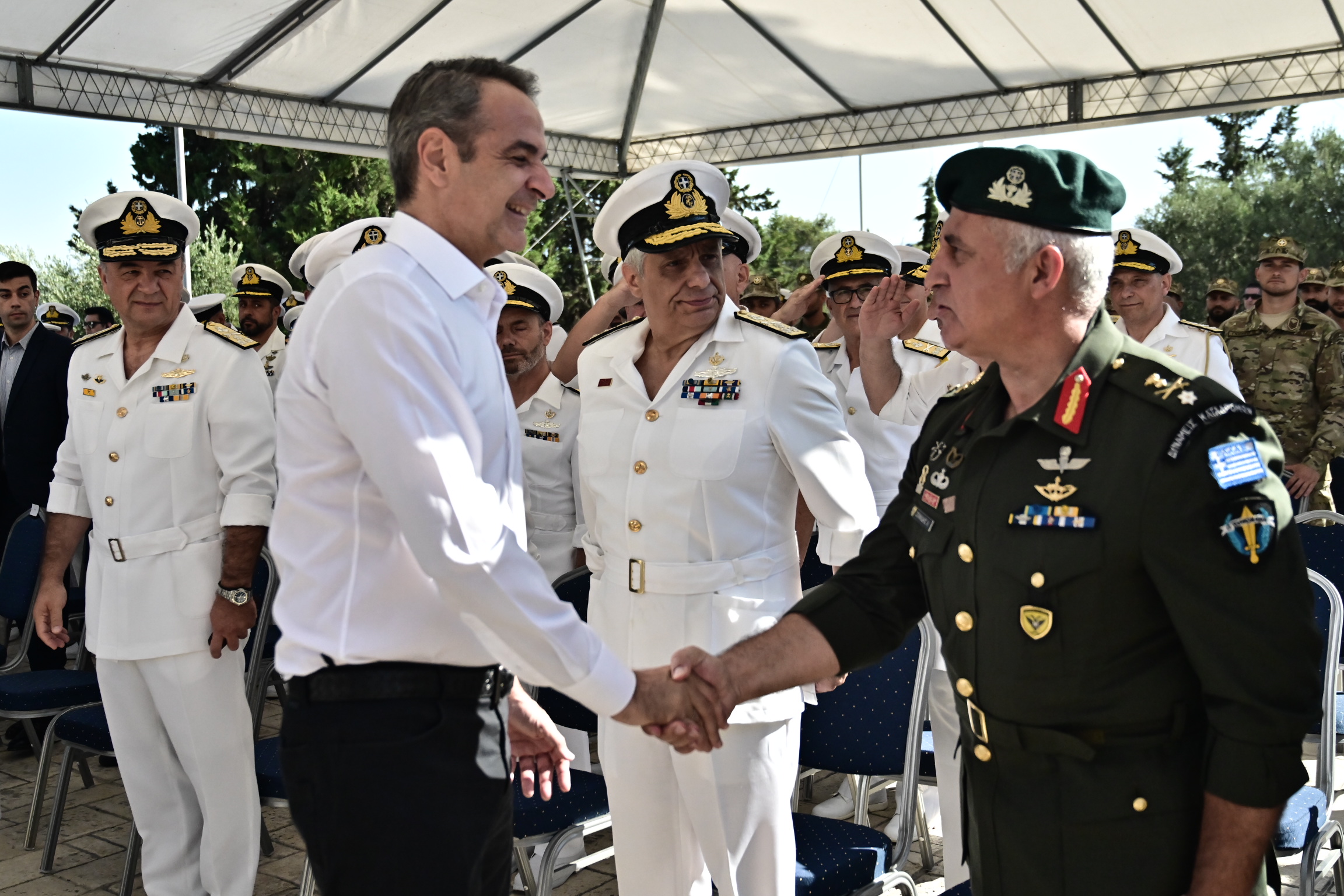 Ο Πρωθυπουργός πριν από λίγο στον Σκαραμαγκά σε εκδήλωση δωρεάς – Δηλώσεις
