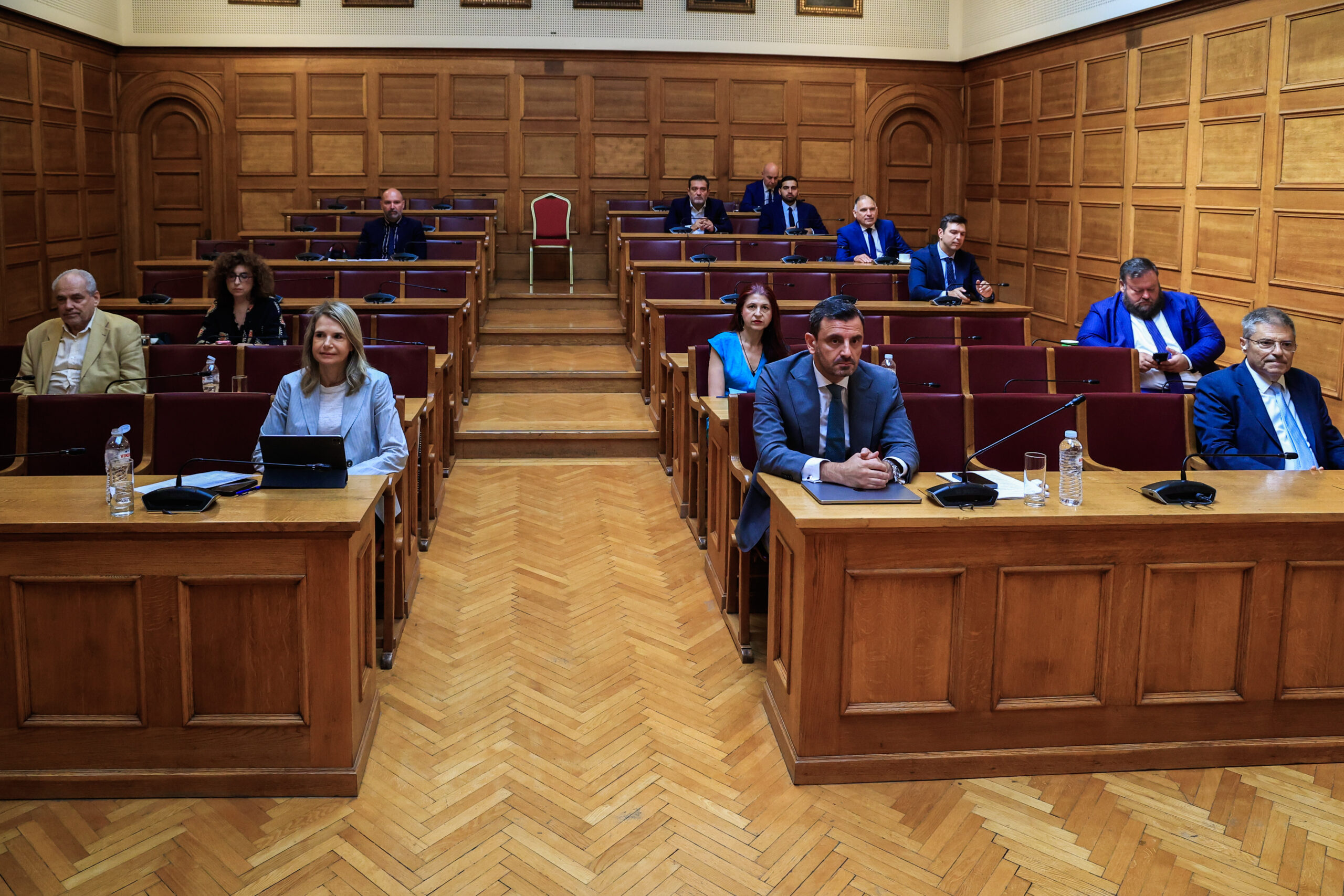 ΣΥΝΕΔΡΙΑΣΗ ΤΗΣ ΠΡΟΑΝΑΚΡΙΤΙΚΗΣ ΕΠΙΤΡΟΠΗΣ ΤΗΣ ΒΟΥΛΗΣ ΓΙΑ ΤΟΝ ΠΡΩΗΝ ΥΠΟΥΡΓΟ ΜΕΤΑΦΟΡΩΝ ΚΑΙ ΥΠΟΔΟΜΩΝ ΚΩΝΣΤΑΝΤΙΝΟ ΚΑΡΑΜΑΝΛΗ ΓΙΑ ΤΟ ΔΥΣΤΥΧΗΜΑ ΤΩΝ ΤΕΜΠΩΝ (ΓΙΩΡΓΟΣ ΚΟΝΤΑΡΙΝΗΣ/EUROKINISSI)