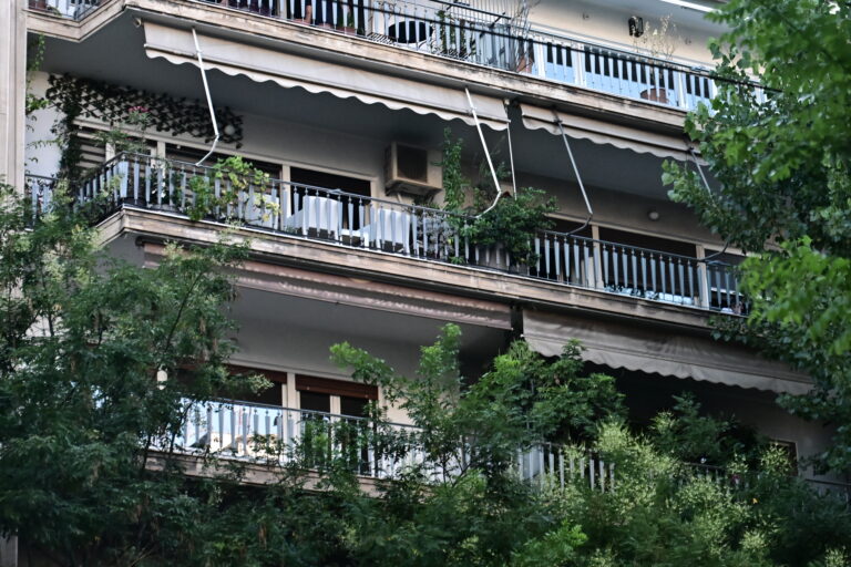 Στις φλόγες τυλίχθηκε το διαμέρισμα του Πέτρου Φιλιππίδη – Καλά στην υγεία του ο ηθοποιός που βρισκόταν μέσα