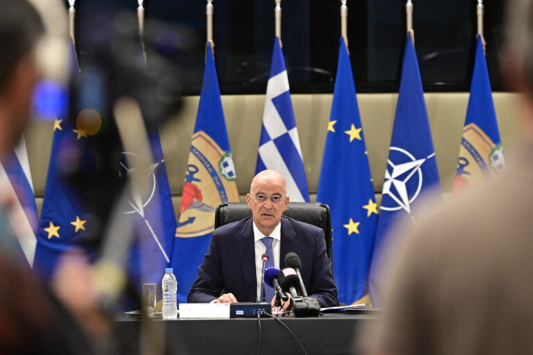 Νέα δομή στις Ένοπλες Δυνάμεις: Τέλος η θητεία σε Αεροπορία και Ναυτικό – Αυξήσεις σε μισθολόγια και συγχωνεύσεις στρατοπέδων