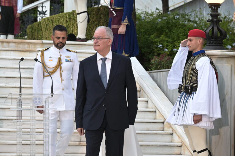 Κ. Τασούλας: «Να διατηρήσουμε ακλόνητο το οικοδόμημα της μεταπολίτευσης» – Δεξίωση στο Προεδρικό για τα 51 χρόνια από την αποκατάσταση της Δημοκρατίας