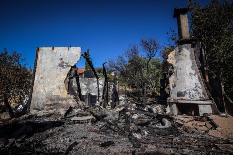 Μαίνεται η φωτιά σε Κύθηρα και Μεσσηνία, μετρούν τις πληγές τους Αττική και Εύβοια – Στα πύρινα μέτωπα το EΡΤNews
