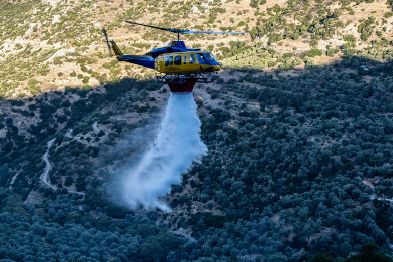 Μάχη με τις αναζωπυρώσεις σε Μεσσηνία και Κύθηρα, νέο «112» στην Εύβοια – Το EΡΤNews στα πύρινα μέτωπα για δεύτερο 24ωρο