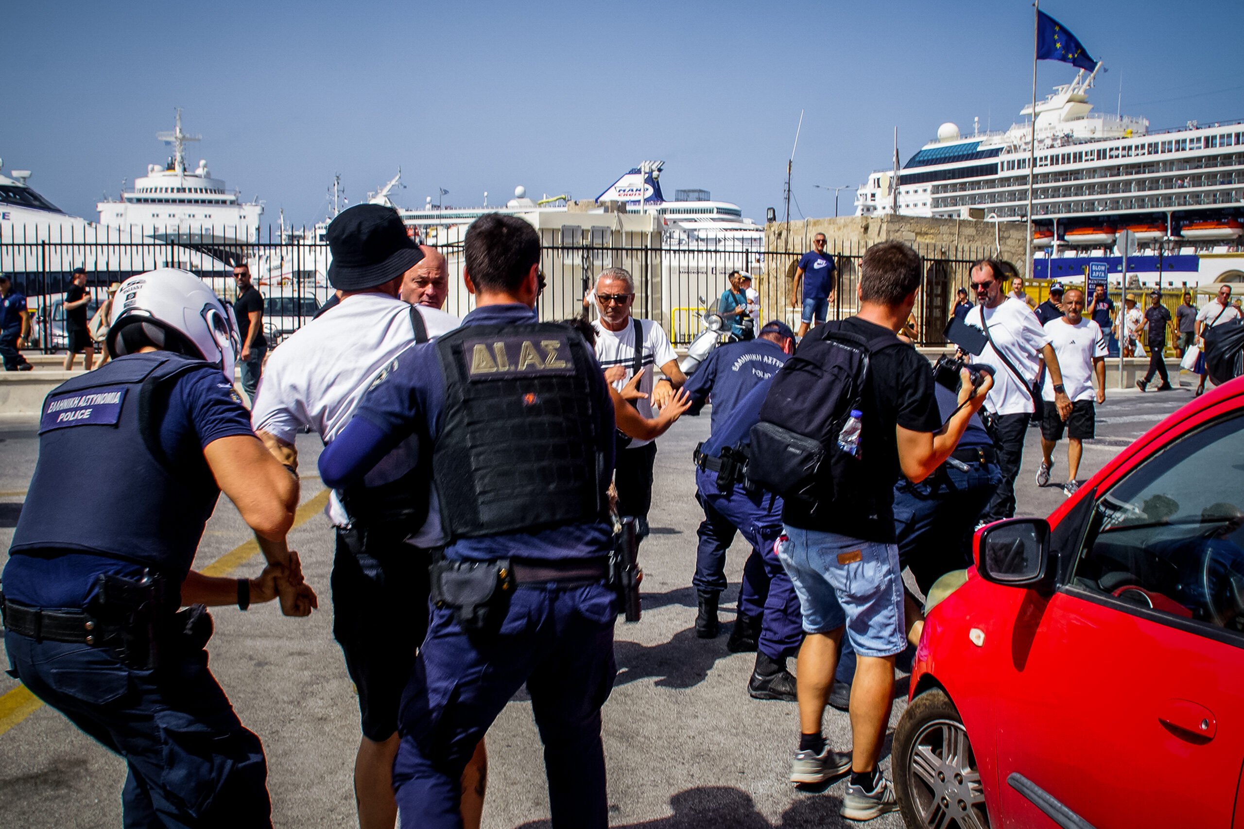 [379464] ΔΙΑΜΑΡΤΥΡΙΑ ΓΙΑ ΤΗΝ ΑΦΙΞΗ ΤΟΥ ΙΣΡΑΗΛΙΝΟΥ ΚΡΟΥΑΖΕΡΟΠΛΟΙΟΥ "CROWN IRIS" ΣΤΟ ΛΙΜΑΝΙ ΤΗΣ ΡΟΔΟΥ   (ΑΡΓΥΡΗΣ ΜΑΝΤΙΚΟΣ/EUROKINISSI)