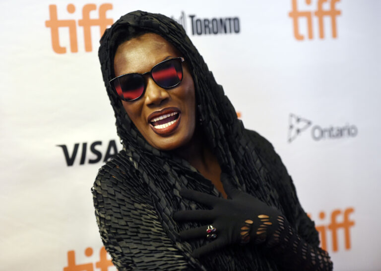 Grace Jones: Η Ιέρεια του Στυλ, της Μουσικής και της Οθόνης ανεβαίνει στο Sani Festival