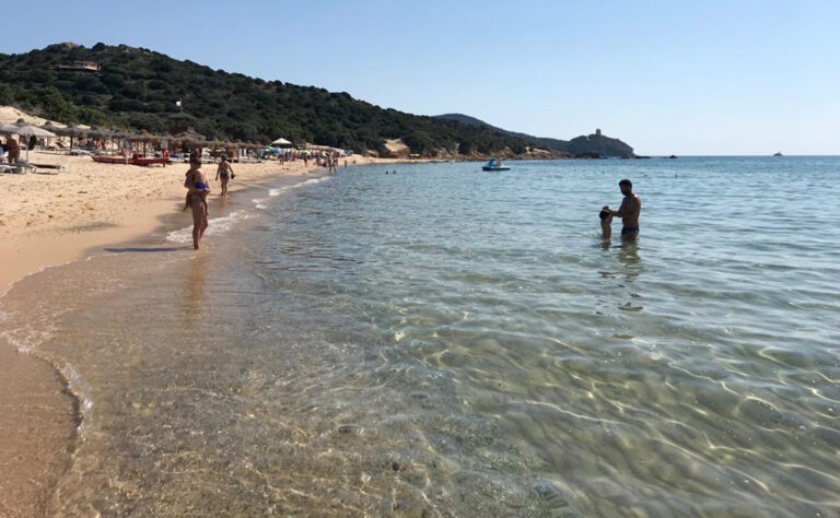 Σαρδηνία: Δυο άνθρωποι έχασαν τη ζωή τους από τον καύσωνα
