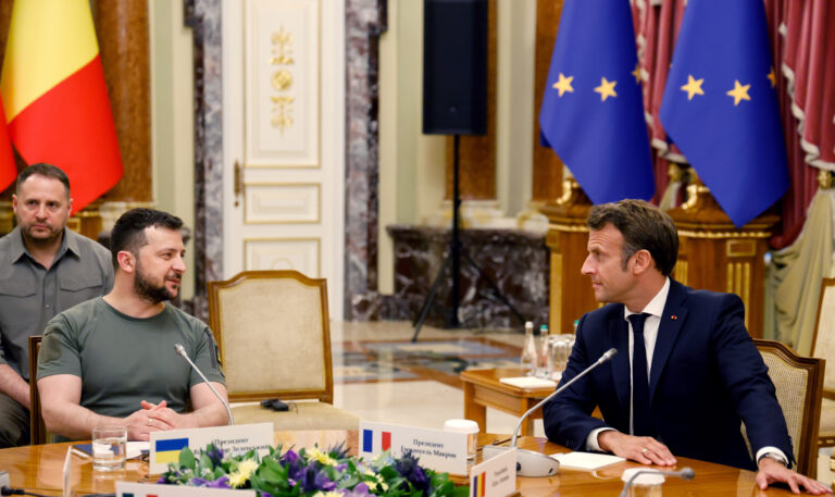 Μακρόν και Ζελένσκι συμφώνησαν ότι είναι σημαντική η καταπολέμηση της διαφθοράς μέσω ανεξάρτητων θεσμών