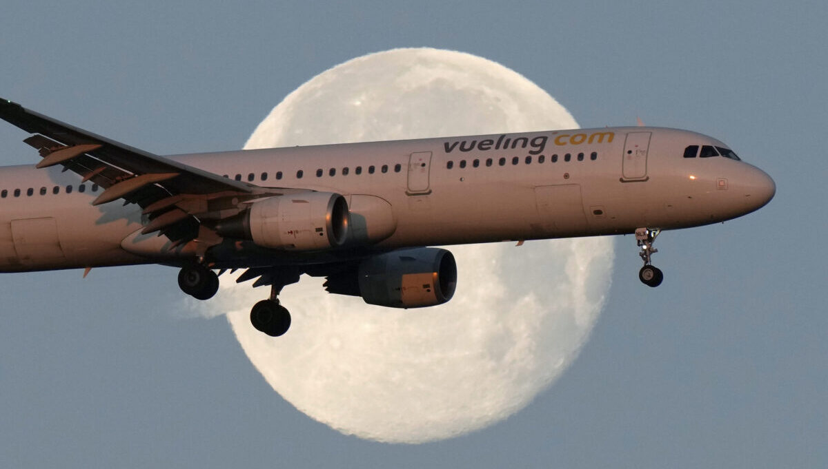 Γαλλία: Το Παρίσι ζήτησε «εξηγήσεις» από τη Vueling μετά την αποβίβαση Γάλλων Εβραίων εφήβων από ένα αεροσκάφος