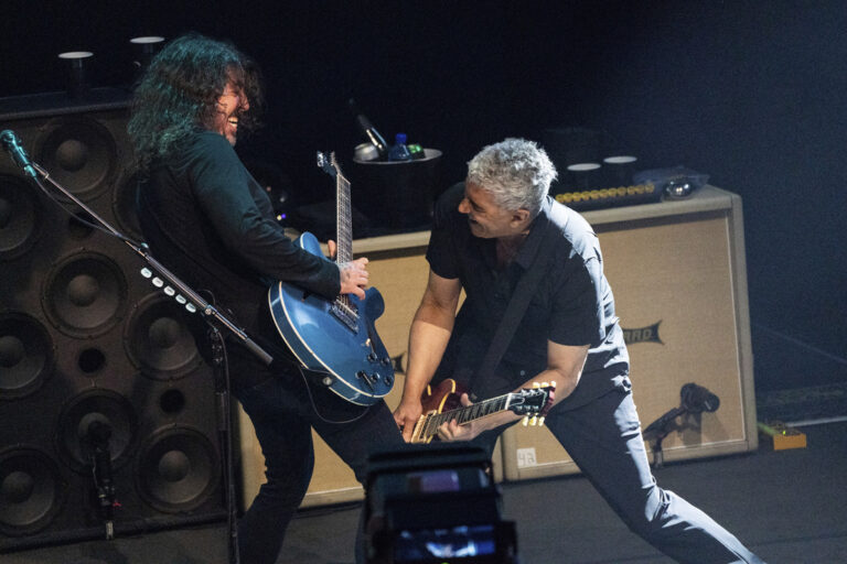 Επετειακή διασκευή κυκλοφόρησαν οι Foo Fighters