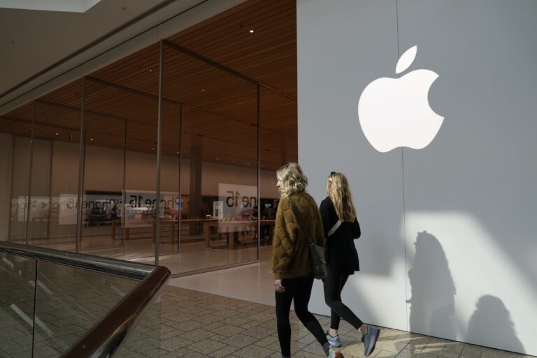 Ρήγμα στο mobile μονοπώλιο: Η Βρετανία καλεί Apple και Google σε τάξη