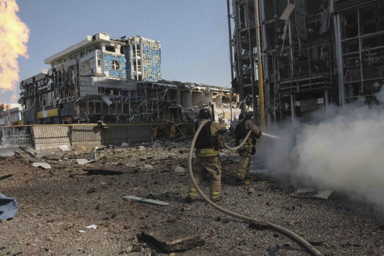 Ουκρανία: Τουλάχιστον δύο νεκροί και 26 τραυματίες από ρωσικό βομβαρδισμό στην πόλη Ντομπροπίλια