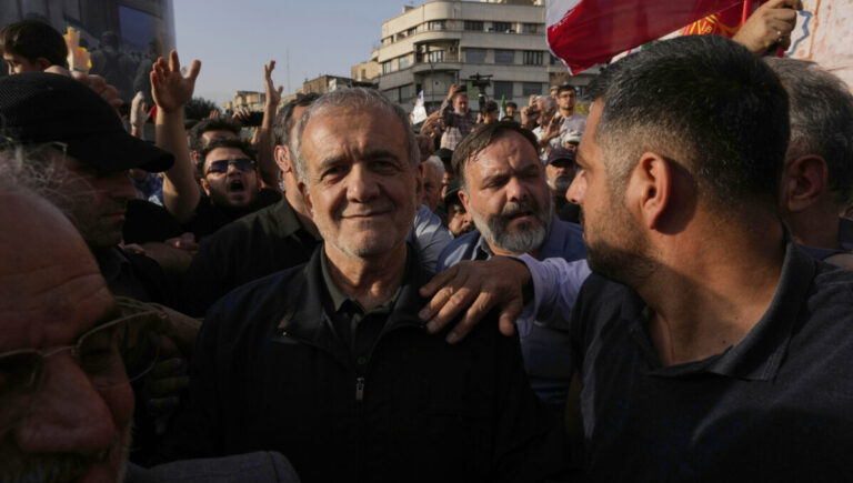 Το Ιράν «δεν έχει κανένα πρόβλημα» να ξαναρχίσει διαπραγματεύσεις με τις ΗΠΑ, σύμφωνα με τον πρόεδρο Πεζεσκιάν